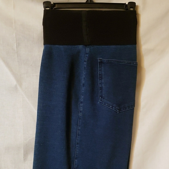 Peter Nygard Women's Straight Leg Jeans in Navy - Picture 2 of 10